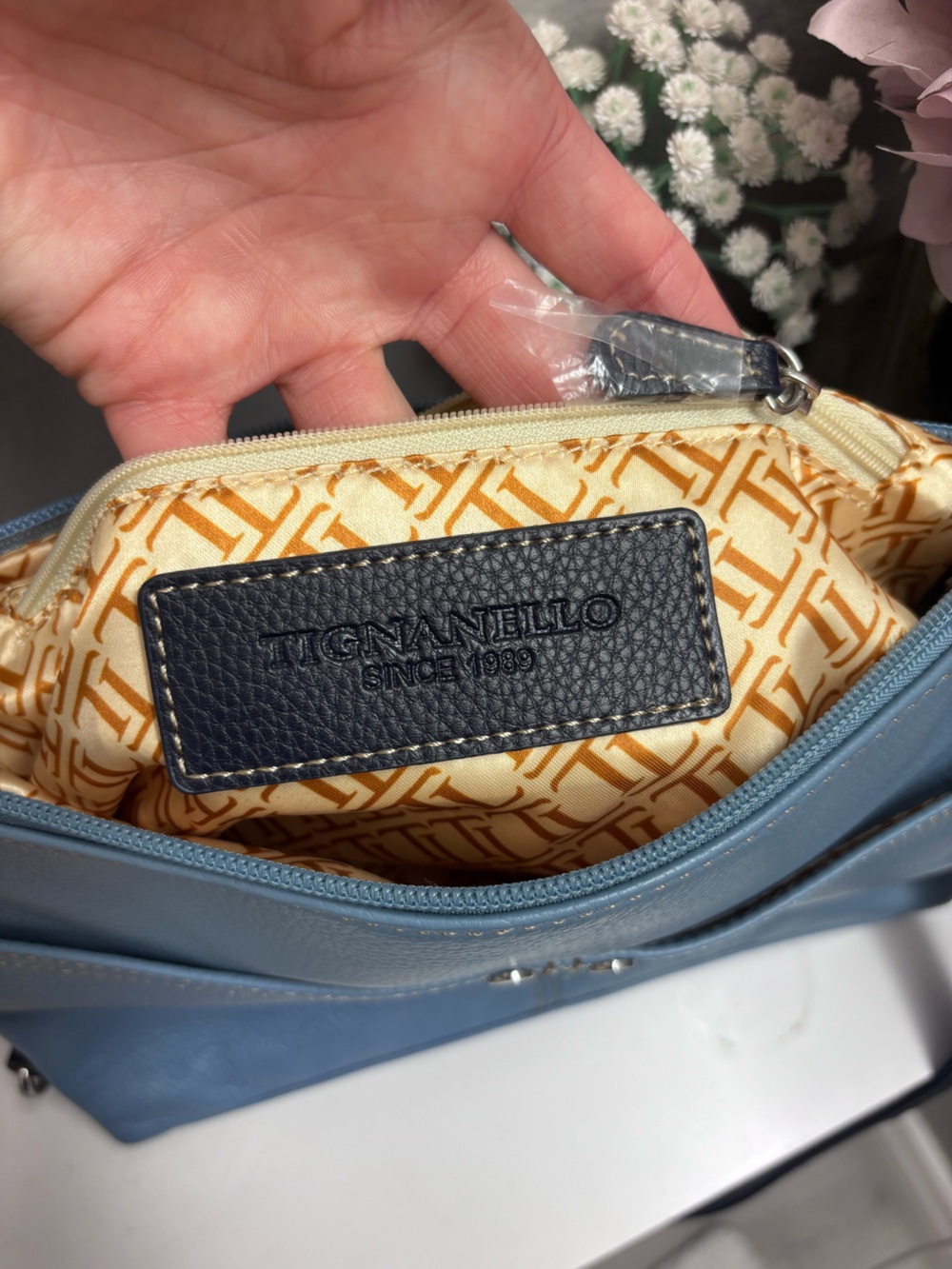Tignanello NWOT Blue Genuine Leather Crossbody Bag + 2 Keychains - Picture 4 of 16